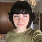 Estudiante universitaria con el título C1 Cambridge ofrece clases particulares.